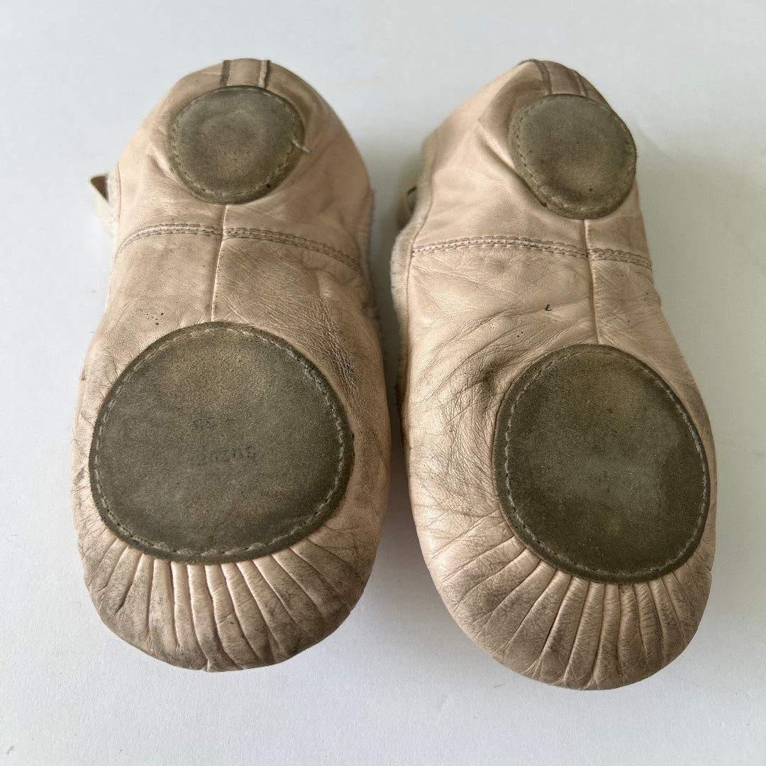 Pair of Second Hand Bloch Ballet Shoes in size 5.5B