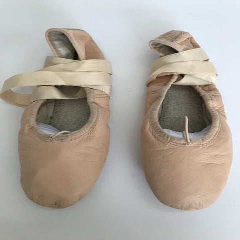 Ballet shoes size 3A by Bloch