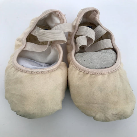 Ballet shoes size 5M by Capezio