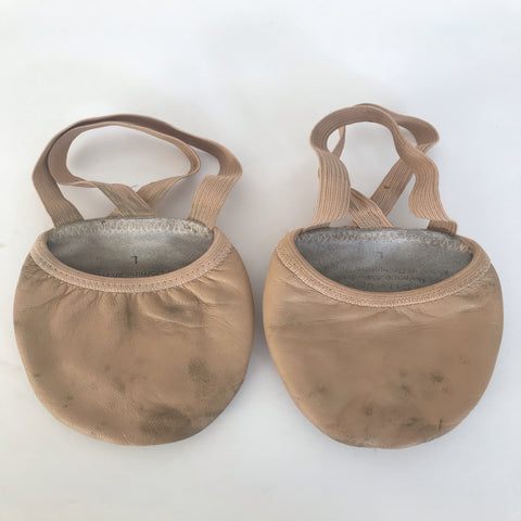 Half ballet shoes in leather